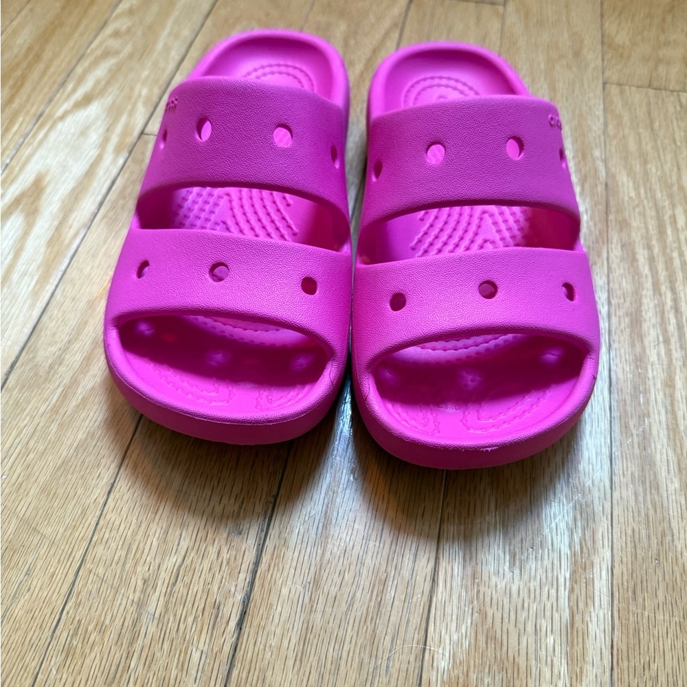 CROCS Kids Slide Sandals in Bright Pink